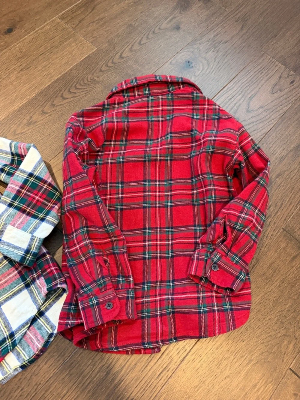 Amazon Essentials / Old Navy Kids Plaid Flannel Shirts Size 4 and 5 - C39-029